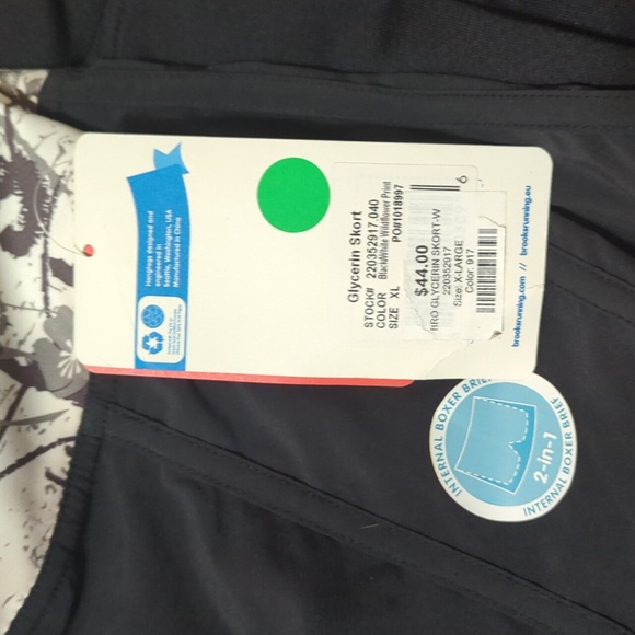 Two Pair of Brooks Women's Running Skorts - Picture 16 of 16